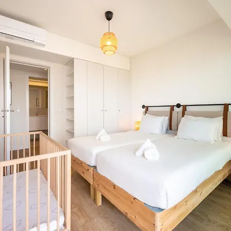 아파트 Guestready - Modern Retreat With Balcony Views *