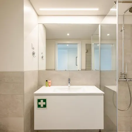 Guestready - Modern Retreat With Balcony Views