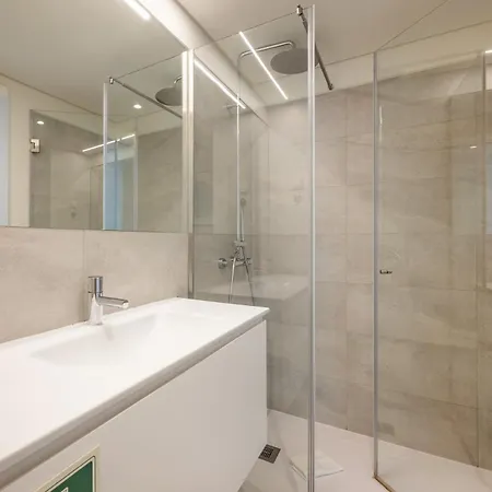 Guestready - Modern Retreat With Balcony Views *