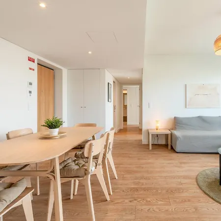 Guestready - Modern Retreat With Balcony Views