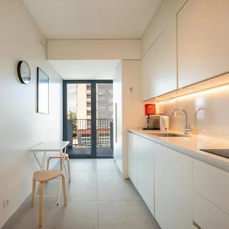 Guestready - Modern Retreat With Balcony Views *