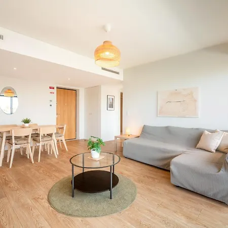 아파트 Guestready - Modern Retreat With Balcony Views *